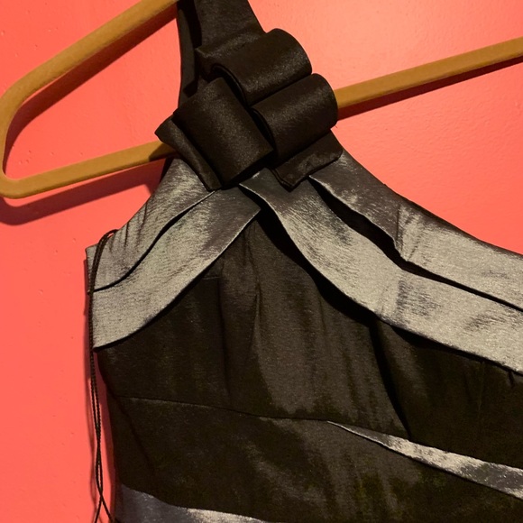 Formal dress - Picture 2 of 3